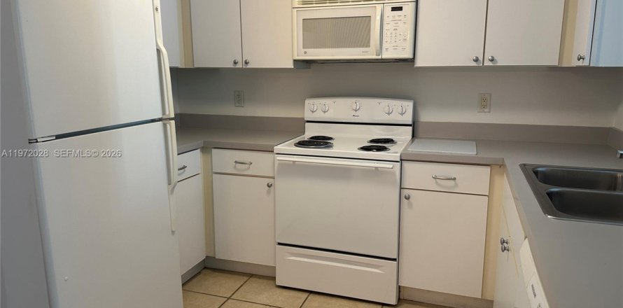 Condominio en Miami, Florida, 1 dormitorio  № 2033029
