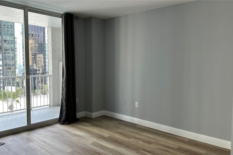 Condominio en venta en Miami, Florida, 1 dormitorio, 79.9 m2 № 2033029 - foto 9