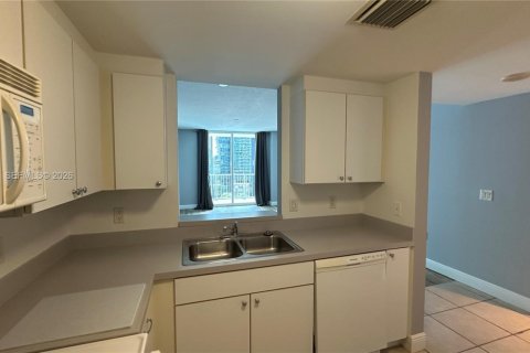 Condominio en venta en Miami, Florida, 1 dormitorio, 79.9 m2 № 2033029 - foto 3