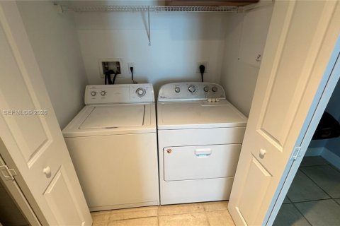 Condominio en venta en Miami, Florida, 1 dormitorio, 79.9 m2 № 2033029 - foto 17