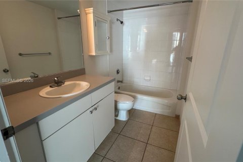 Condominio en venta en Miami, Florida, 1 dormitorio, 79.9 m2 № 2033029 - foto 15