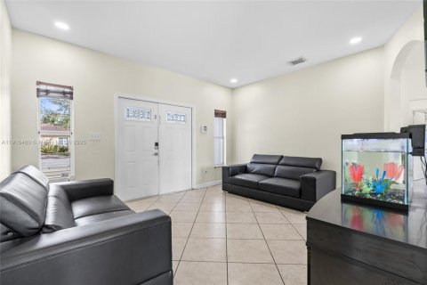 Купить виллу или дом в Хомстед, Флорида 3 спальни, 128.95м2, № 1971768 - фото 9