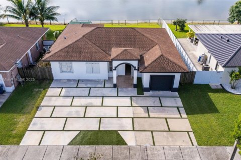 Купить виллу или дом в Хомстед, Флорида 3 спальни, 128.95м2, № 1971768 - фото 2
