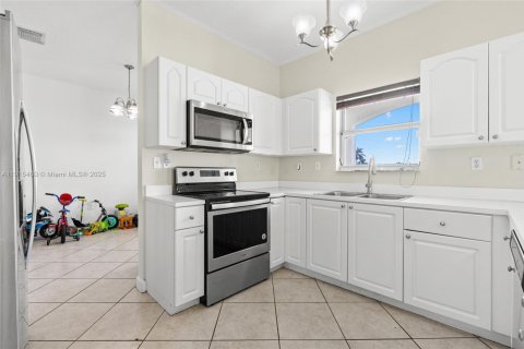 Купить виллу или дом в Хомстед, Флорида 3 спальни, 128.95м2, № 1971768 - фото 15