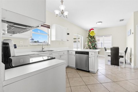 Купить виллу или дом в Хомстед, Флорида 3 спальни, 128.95м2, № 1971768 - фото 12