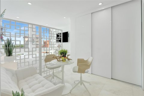 Copropriété à louer à Coral Gables, Floride: 40.88 m2 № 1953800 - photo 1