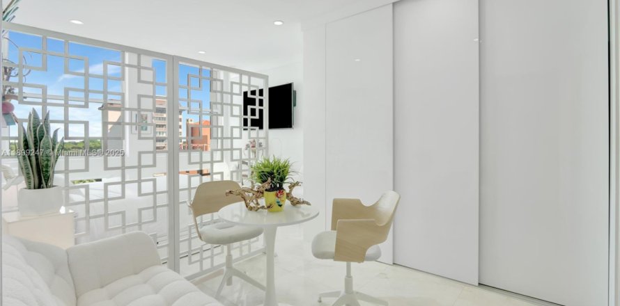 Studio à Condo à Coral Gables, Floride  № 1953800