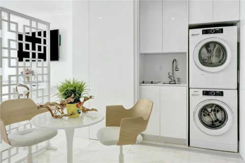 Copropriété à louer à Coral Gables, Floride: 40.88 m2 № 1953800 - photo 3