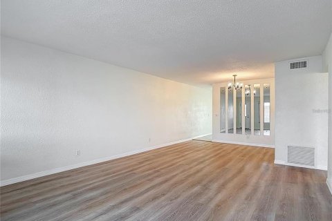 Copropriété à louer à Clearwater, Floride: 2 chambres, 102.19 m2 № 2433543 - photo 4