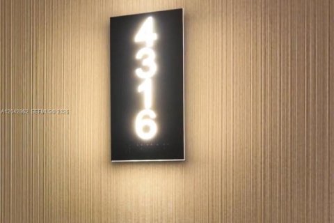 Condo in Miami, Florida  № 2185927 - photo 20