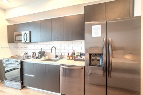 Condo in Miami, Florida  № 2185927 - photo 12