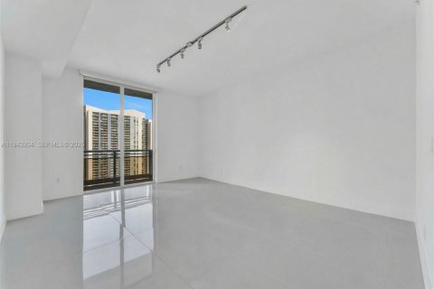 Condominio en venta en Miami, Florida, 3 dormitorios, 180.6 m2 № 2000666 - foto 13