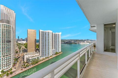 Condominio en venta en Miami, Florida, 3 dormitorios, 180.6 m2 № 2000666 - foto 23