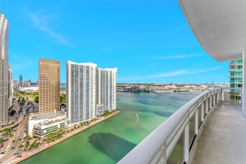 Condominio en venta en Miami, Florida, 3 dormitorios, 180.6 m2 № 2000666 - foto 15