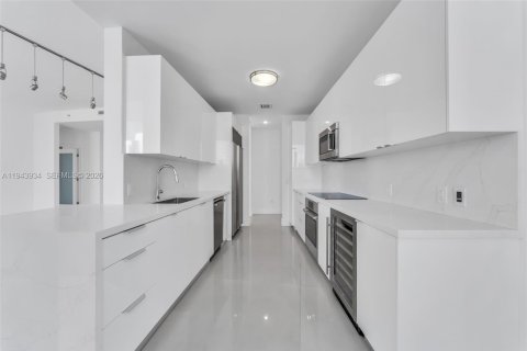 Condominio en venta en Miami, Florida, 3 dormitorios, 180.6 m2 № 2000666 - foto 10