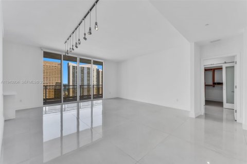 Condominio en venta en Miami, Florida, 3 dormitorios, 180.6 m2 № 2000666 - foto 7