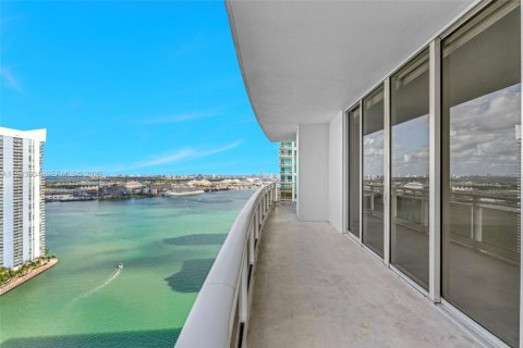 Condominio en Miami, Florida, 3 dormitorios  № 2000666