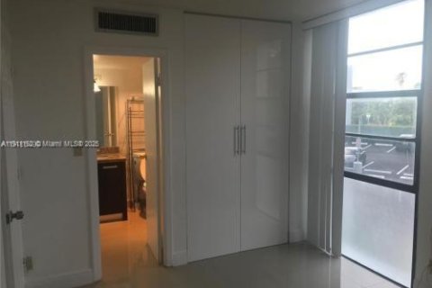 Condominio en venta en Aventura, Florida, 2 dormitorios, 92.34 m2 № 1967490 - foto 15