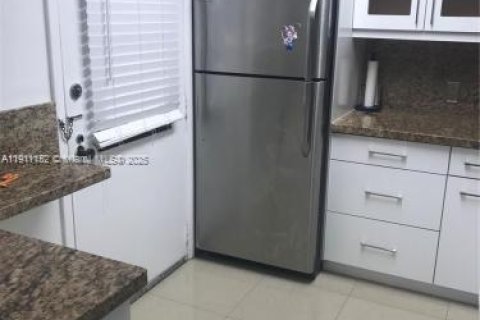 Condominio en venta en Aventura, Florida, 2 dormitorios, 92.34 m2 № 1967490 - foto 2