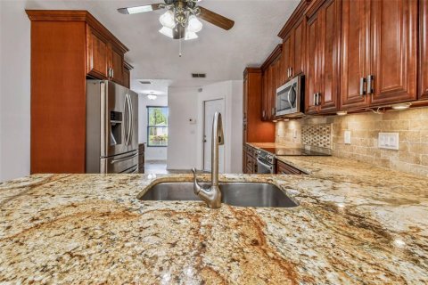 Casa en venta en Brandon, Florida, 3 dormitorios, 177.91 m2 № 1904719 - foto 24