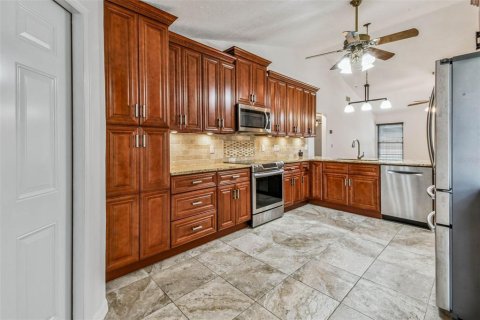Casa en venta en Brandon, Florida, 3 dormitorios, 177.91 m2 № 1904719 - foto 19