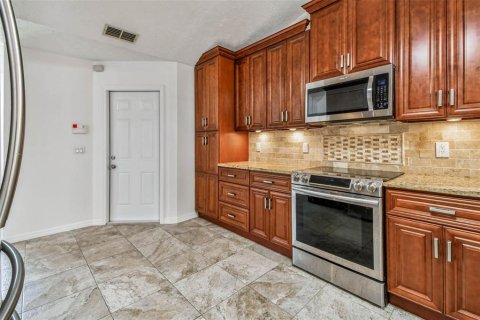 Casa en venta en Brandon, Florida, 3 dormitorios, 177.91 m2 № 1904719 - foto 22