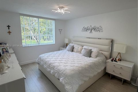 Снять в аренду кондоминиум в Дорал, Флорида 2 спальни, 89.19м2, № 1998341 - фото 22