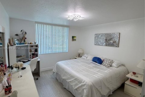 Снять в аренду кондоминиум в Дорал, Флорида 2 спальни, 89.19м2, № 1998341 - фото 17