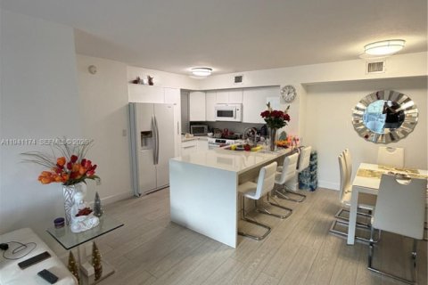 Снять в аренду кондоминиум в Дорал, Флорида 2 спальни, 89.19м2, № 1998341 - фото 3