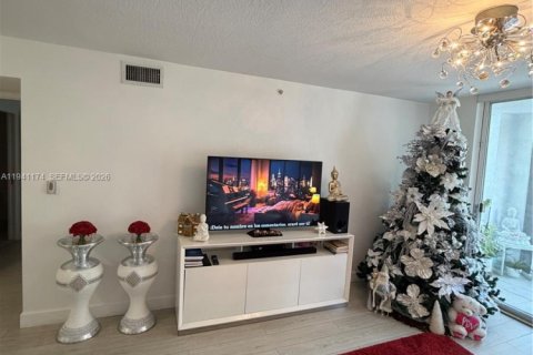 Снять в аренду кондоминиум в Дорал, Флорида 2 спальни, 89.19м2, № 1998341 - фото 12