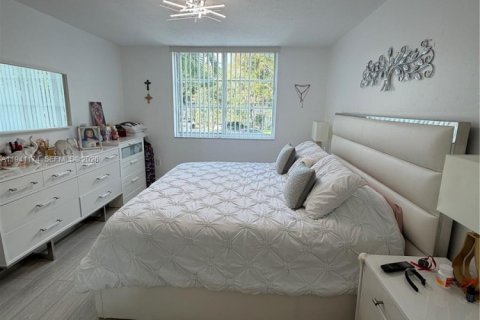 Снять в аренду кондоминиум в Дорал, Флорида 2 спальни, 89.19м2, № 1998341 - фото 21