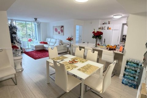 Кондоминиум с 2 спальнями в Дорал, Флорида № 1998341