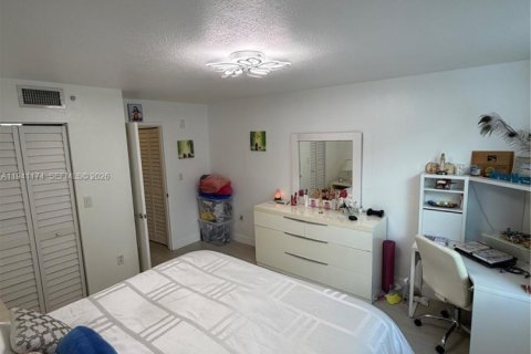 Снять в аренду кондоминиум в Дорал, Флорида 2 спальни, 89.19м2, № 1998341 - фото 18