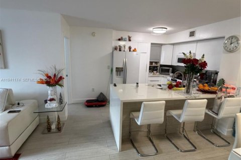 Снять в аренду кондоминиум в Дорал, Флорида 2 спальни, 89.19м2, № 1998341 - фото 2