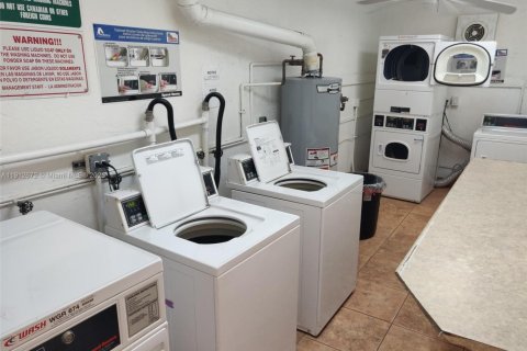 Condominio en alquiler en Miami, Florida, 35.02 m2 № 1970294 - foto 14