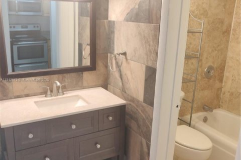 Condominio en alquiler en Miami, Florida, 35.02 m2 № 1970294 - foto 11