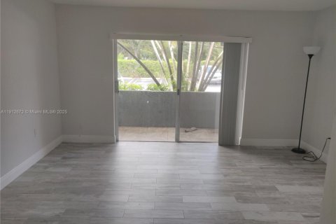 Condominio en alquiler en Miami, Florida, 35.02 m2 № 1970294 - foto 6