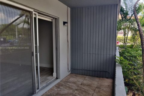 Condominio en alquiler en Miami, Florida, 35.02 m2 № 1970294 - foto 8