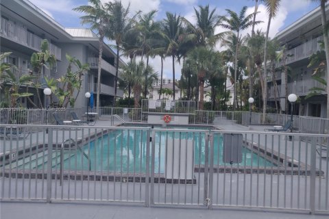 Condominio en alquiler en Miami, Florida, 35.02 m2 № 1970294 - foto 2