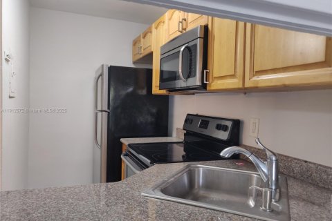 Condominio en alquiler en Miami, Florida, 35.02 m2 № 1970294 - foto 9