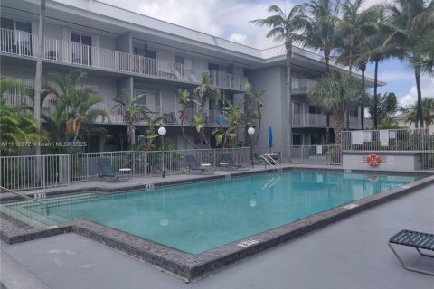Condominio en alquiler en Miami, Florida, 35.02 m2 № 1970294 - foto 1