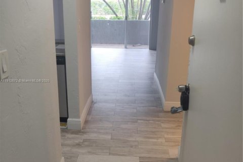 Condominio en alquiler en Miami, Florida, 35.02 m2 № 1970294 - foto 5