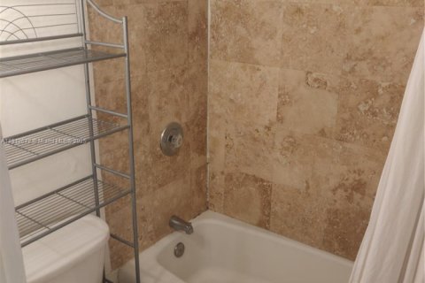 Condominio en alquiler en Miami, Florida, 35.02 m2 № 1970294 - foto 12