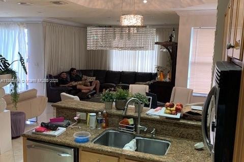 Villa ou maison à vendre à Doral, Floride: 4 chambres, 195.56 m2 № 1979248 - photo 19