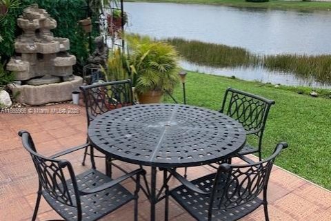 Villa ou maison à vendre à Doral, Floride: 4 chambres, 195.56 m2 № 1979248 - photo 8