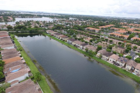 Villa ou maison à vendre à Doral, Floride: 4 chambres, 195.56 m2 № 1979248 - photo 4