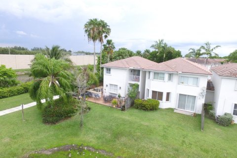 Villa ou maison à vendre à Doral, Floride: 4 chambres, 195.56 m2 № 1979248 - photo 1