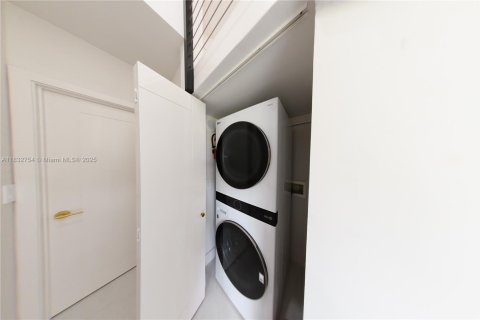 Casa en alquiler en Pompano Beach, Florida, 4 dormitorios, 224.08 m2 № 1935389 - foto 25
