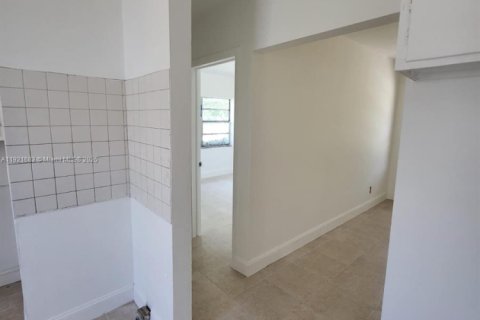 Propiedad comercial en venta en Miami, Florida, 127.28 m2 № 1975345 - foto 9