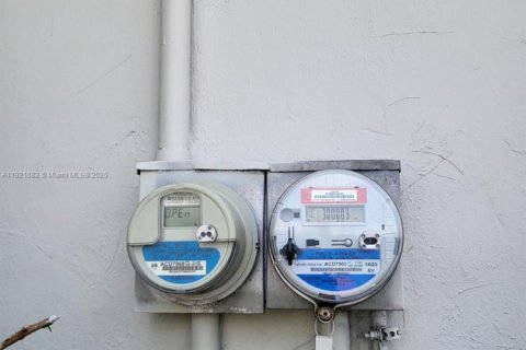 Propiedad comercial en venta en Miami, Florida, 127.28 m2 № 1975345 - foto 6